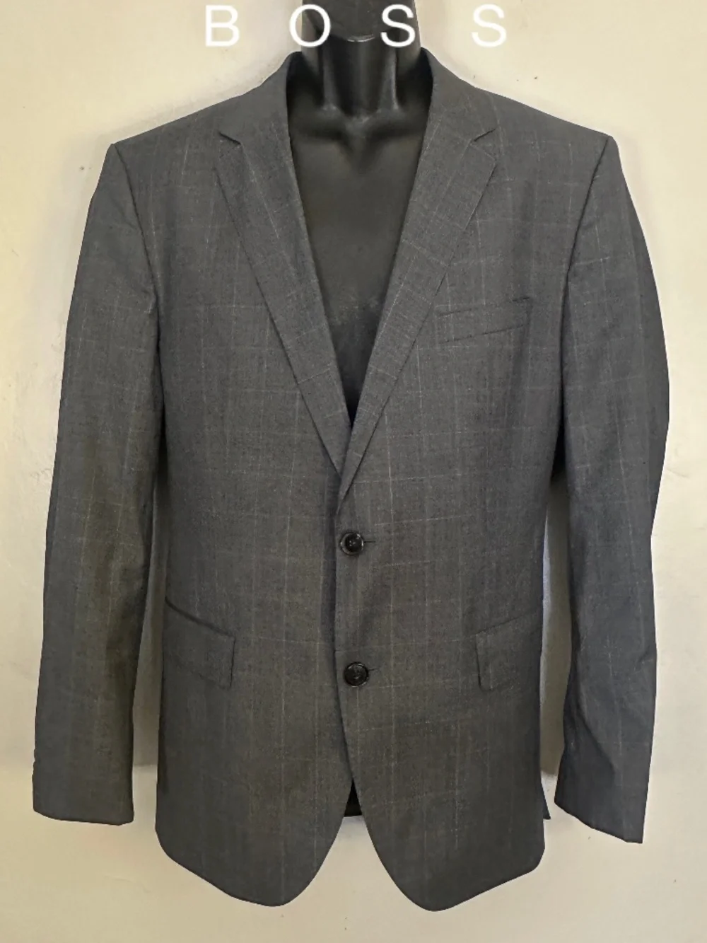 Boss by Hugo Boss Plaid Blazer 42R Gently worn 100% virgin wool 2 button